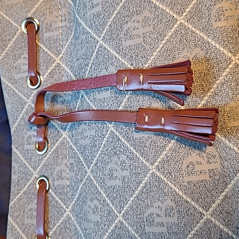 Dooney & Bourke Handbag, Pre-loved. - Picture 9 of 12